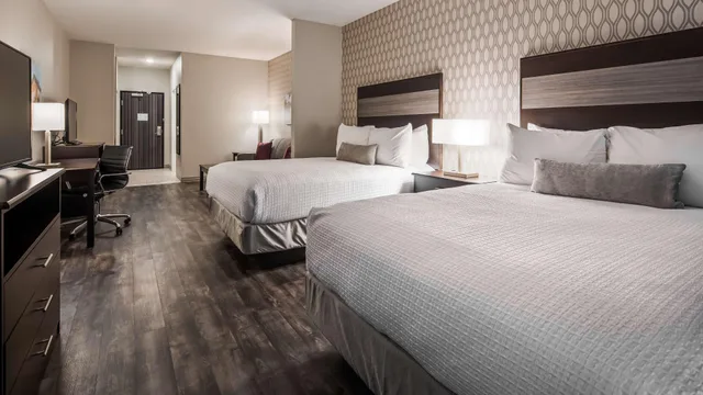 Suite, 2 Queen Beds, Best Western Plus Saint Peter 3/7