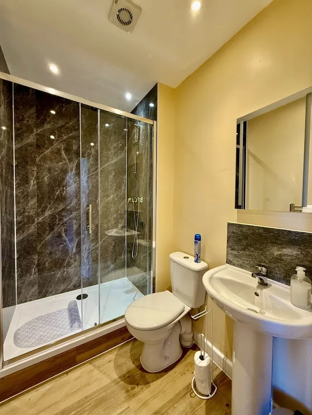 غرفة سوبيريور بسرير كينج بإطلالة على المدينة، The Crescent Guest House 4/4