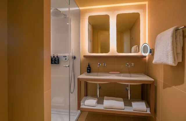 2 Bedrooms, Canopy, Suite, 2 King Beds، Canopy by Hilton Cannes 6/6