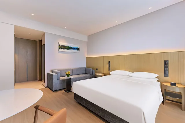غرفة بسرير كينج مع أريكة، Hyatt Place Shenzhen Longgang 3/5