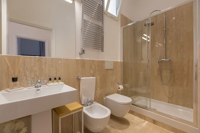 شقة كومفورت بسرير كوين بشرفة بغرفة نوم واحدة مع أريكة، Amazing Piazza Venezia Suites 3/4