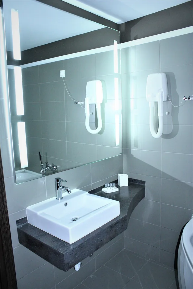 Room, King Bed, Jetted Tub, Cariatis Hotel 2/2