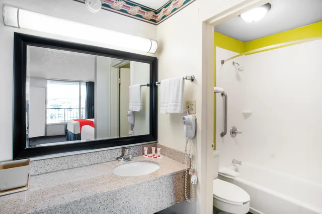 غرفة بسرير كينج للمدخنين، OYO Hotel Oklahoma City South I-35 and SE 29th 5/5