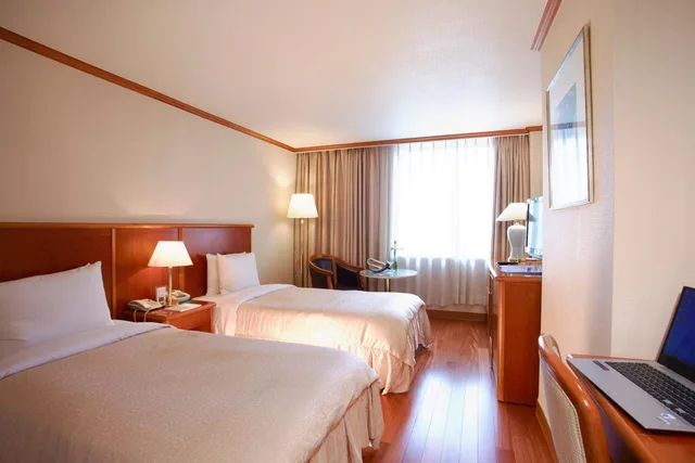 غرفة قياسية بسريرين منفصلين بحوض استحمام، Sejong Hotel 2/3