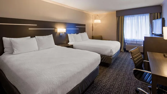 غرفة بسريرين كوين بحوض استحمام لذوي الإعاقة، Best Western Plus Morristown Conference Center 3/6
