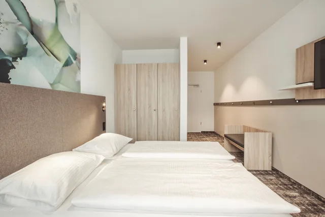 غرفة قياسية بسريرين منفصلين لذوي الإعاقة، Wyndham Garden Munich Messe 1/9