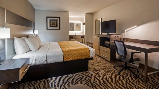غرفة قياسية بسرير كينج، Best Western Central Inn 3/5