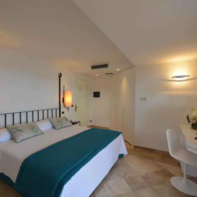غرفة ديلوكس بسرير مزدوج بإطلالة على البحر، El Faro Hotel 5/10