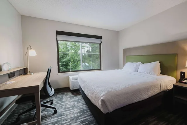 Room, King Bed, Country Inn & Suites by Radisson, Queensbury - Lake George 1/3