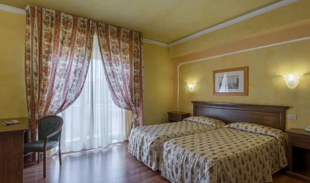 Superior, Double Bed, Minerva Palace 2/6