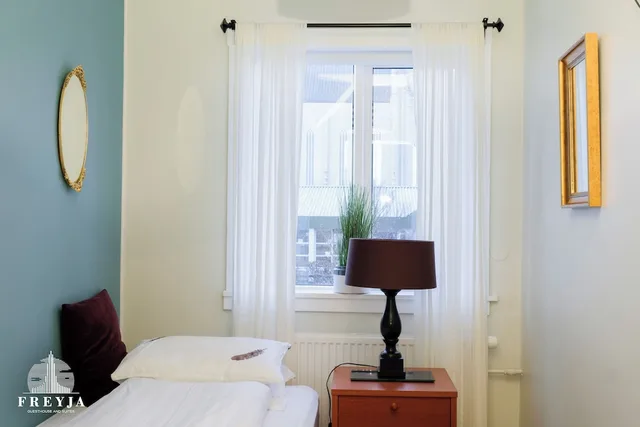 جناح سوبيريور بسريرين كينج وسرير فردي بشرفة، FREYJA GUESTHOUSE & SUITES 7/9