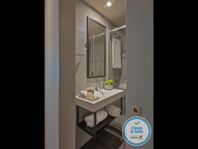 Superior, Double or Twin Bed, Hotel Moon and Sun Porto 8/8