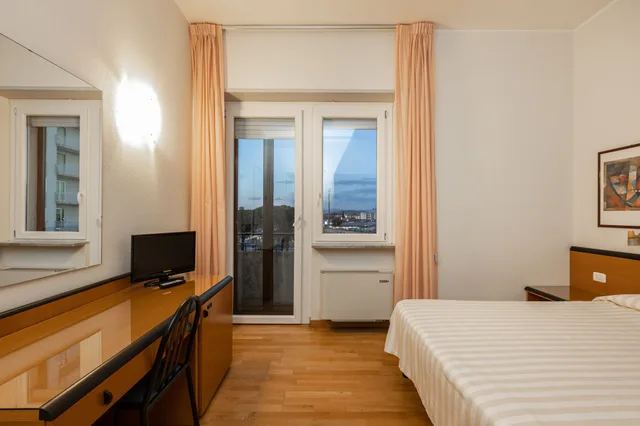 غرفة قياسية بسرير كوين، Hotel Nuova Grosseto 1/4