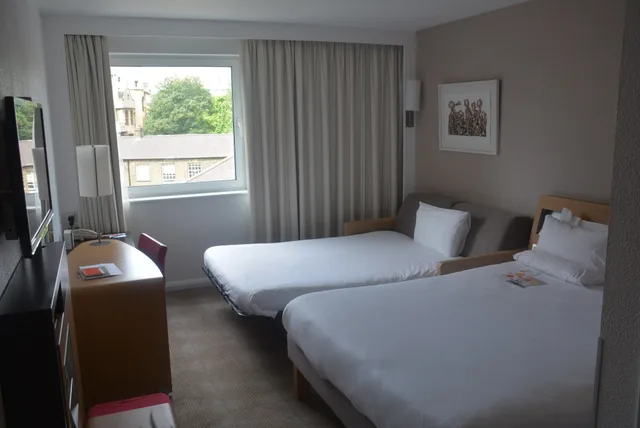 غرفة سوبيريور بسريرين منفصلين وسرير كوين مع أريكة، Novotel London Waterloo 2/10
