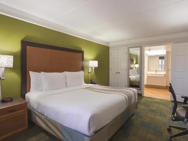 غرفة ديلوكس بسرير كينج لذوي الإعاقة، La Quinta Inn by Wyndham San Diego Chula Vista 5/6