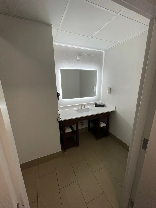 Upgrade, Efficiency, King Bed, Sofa, Accessible، Comfort Suites Crossville 7/8