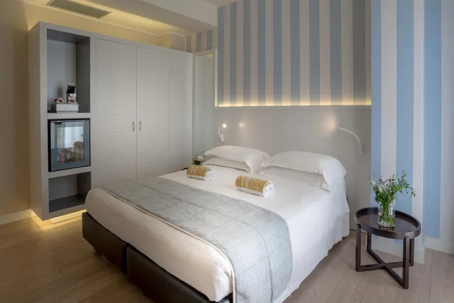 Superior, Queen Bed, Side Sea View، Villa Rosa Riviera 1/8