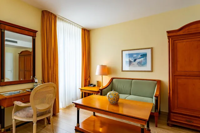 جناح جونيور، Hotel Am Muhlenteich Schwelm 8/10