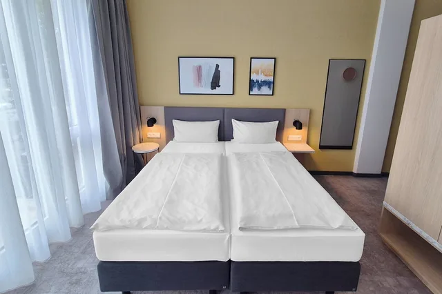 استوديو بسريرين منفصلين مع أريكة لذوي الإعاقة، Candlewood Suites Berlin Airport by IHG 3/6