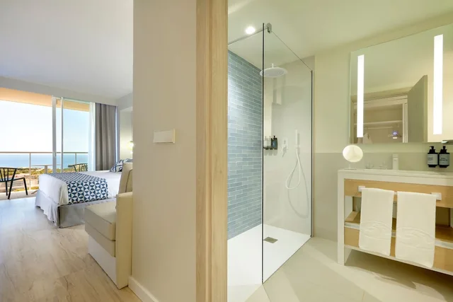 غرفة عائلية بسرير كينج مع أريكة، Palladium Hotel Menorca 2/2
