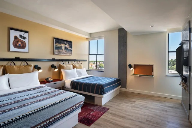 غرفة قياسية بسريرين كوين لذوي الإعاقة، Moxy Springfield Downtown 1/3