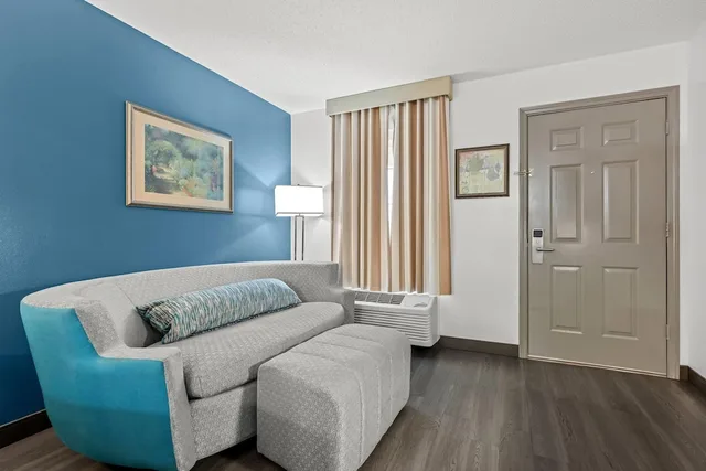 Standard, King Bed, Baymont by Wyndham Tuscaloosa 8/10