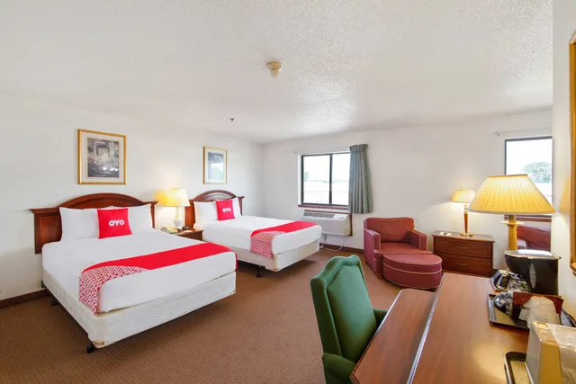 جناح، OYO Hotel Portage I-94 3/5