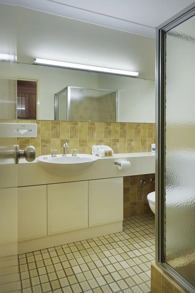 غرفة ثلاثية بسرير مزدوج وسرير فردي مع أريكة، Windsor Lodge Como 4/4