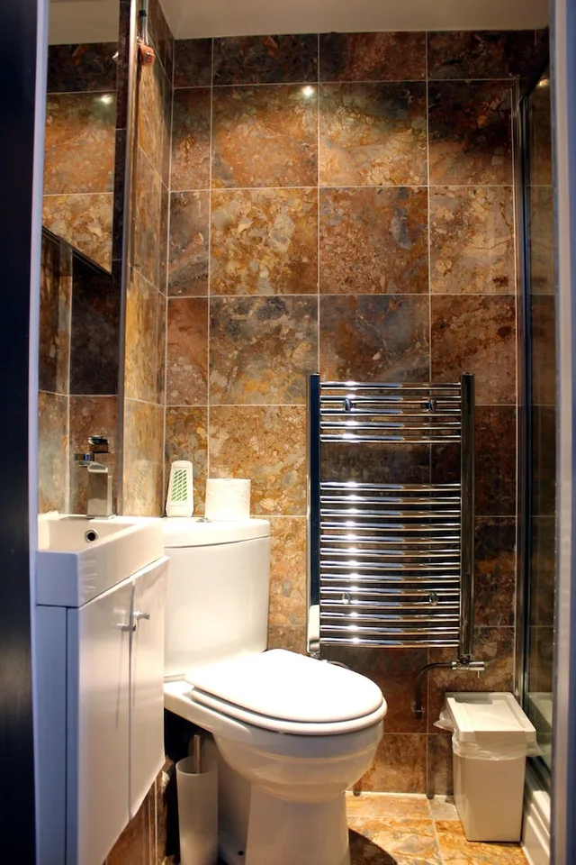 Budget, Single, Single Bed, Shared Bathroom, No Window, Small، Chester Hotel Victoria 1/1