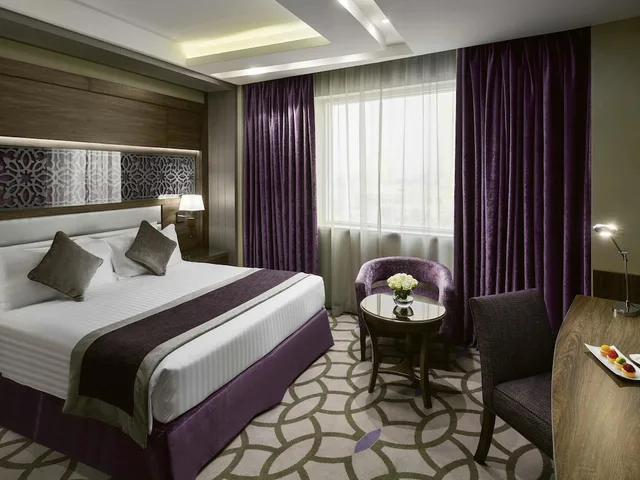 جناح تنفيذي بسرير كينج، موفنبيك القصيم(Movenpick Qassim) 1/3