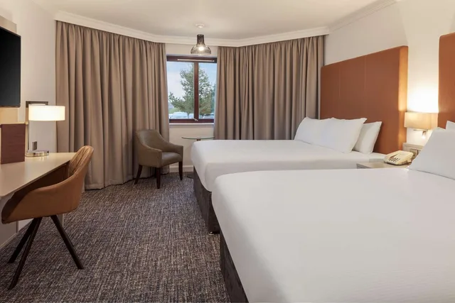 غرفة عائلية بسريرين منفصلين، Glasgow Westerwood Hotel, Spa & Golf Resort 1/1