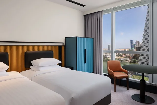 غرفة سوبيريور بسريرين منفصلين بإطلالة على المدينة، Courtyard by Marriott Colombo 2/4