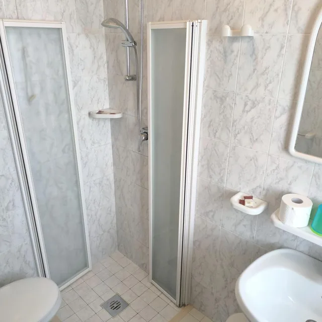 غرفة ثلاثية، Hotel Midi 9/10