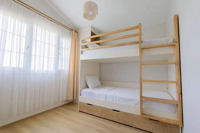 فيلا كومفورت بسرير كينج وأسرّة بطابقين بغرفة نوم واحدة مع أريكة، Caretta Caretta Pension 4/6