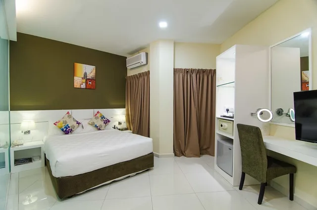 غرفة ديلوكس بسرير كوين، Mornington Hotel Bukit Permata 2/3