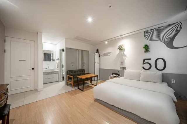 غرفة بريميوم، Hotel Insomnia 6/10
