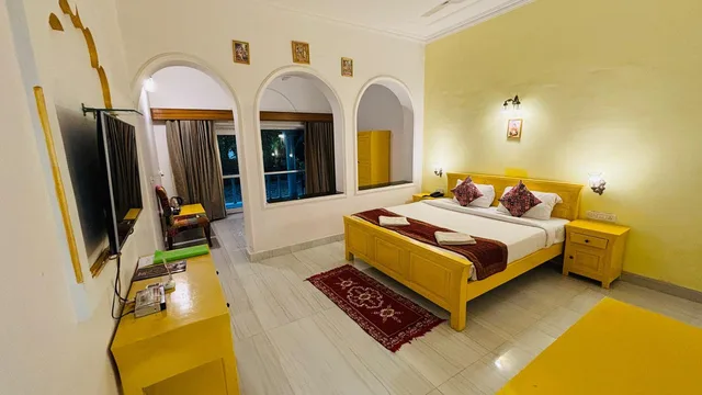 غرفة تنفيذية بسريرين مزدوجين وسرير كينج، Hotel Isabel Palace 3/4