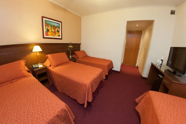 غرفة قياسية رباعية بأربعة أسرّة، Ritz Hotel Mendoza 2/5