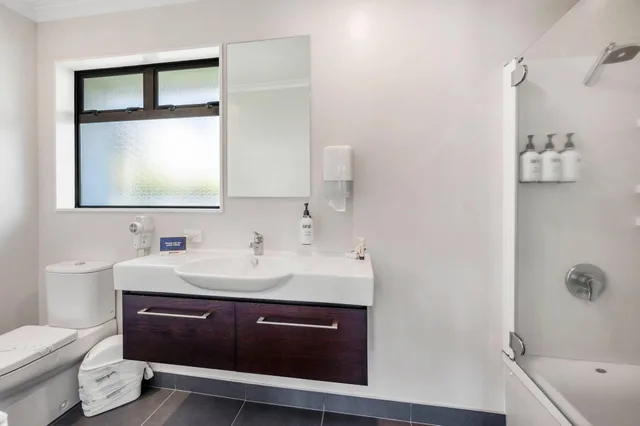غرفة بغرفتي نوم بجاكوزي، Quality Inn Acapulco Taupo 6/9