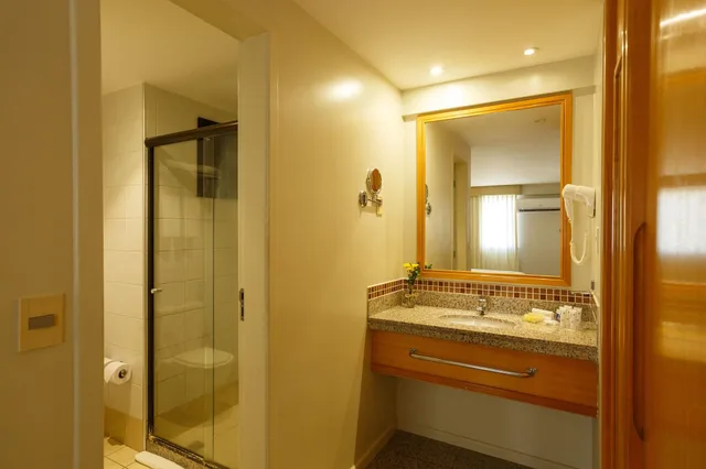 Superior Triple 3 Single Beds or 1 Double and 1 Single Bed، Blue Tree Towers Fortaleza Beira Mar 3/3