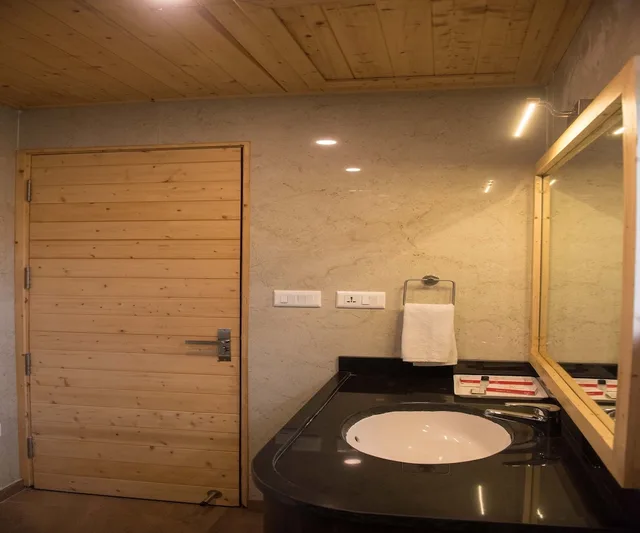 Wooden, Sun, Cottage، Sun Hotel & Resort 5/8