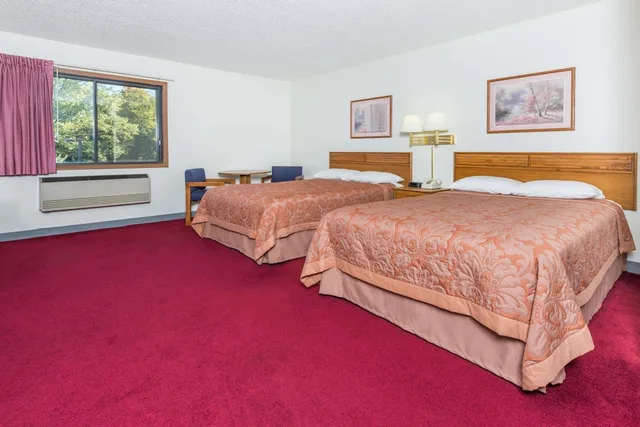 Room, 2 Double Beds, Super 8 by Wyndham Front Royal 3/5