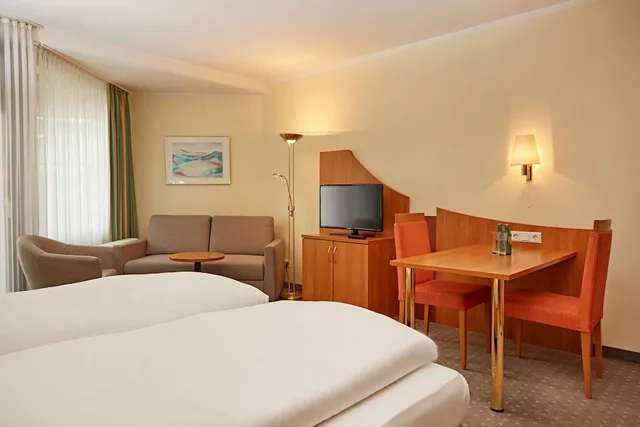 غرفة سوبيريور بسرير مزدوج وسريرين منفصلين بإطلالة على الجبل، H Plus Hotel Willingen 3/10