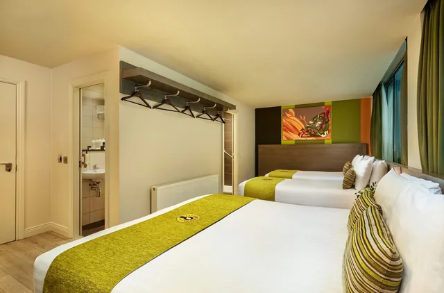 غرفة قياسية رباعية بأربعة أسرّة، Temple Bar Inn 1/3