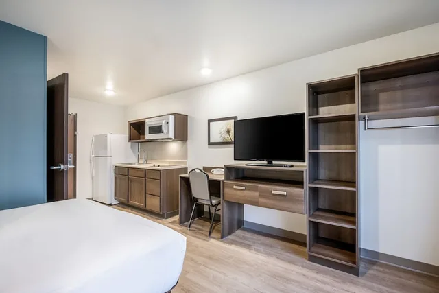 غرفة قياسية بسرير كوين، WoodSpring Suites Libertyville - Chicago 5/10
