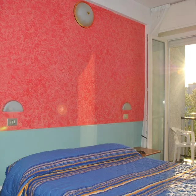 غرفة مفردة، Senior Hotel 2/5