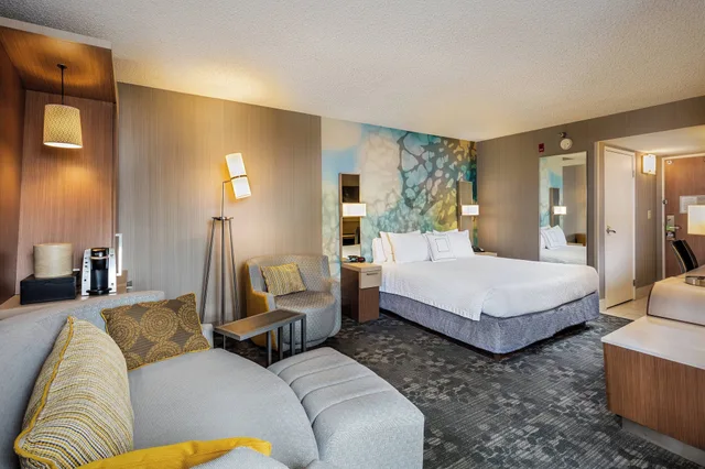 غرفة بسرير كينج مع أريكة، Courtyard By Marriott Riverside Ucr Moreno Valley Area 3/4