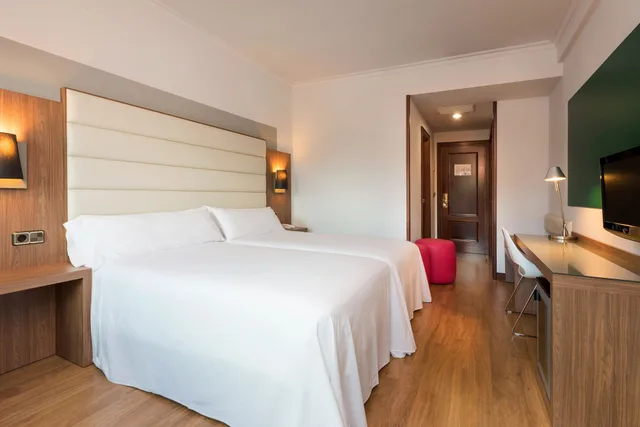 غرفة قياسية بسرير مزدوج، Hotel Santiago Plaza Affiliated By Melia 5/10