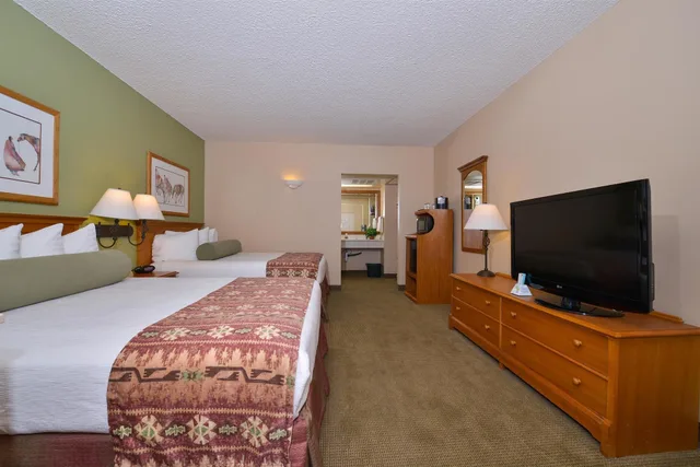 Standard, 2 Queen Beds, Accessible, Best Western Plus King's Inn & Suites 4/9