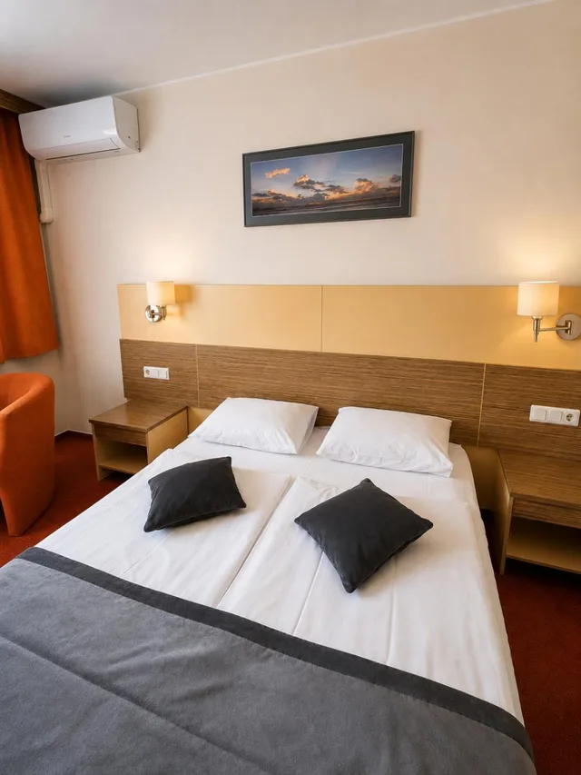 غرفة بسرير مزدوج، INFO HOTEL 1/10